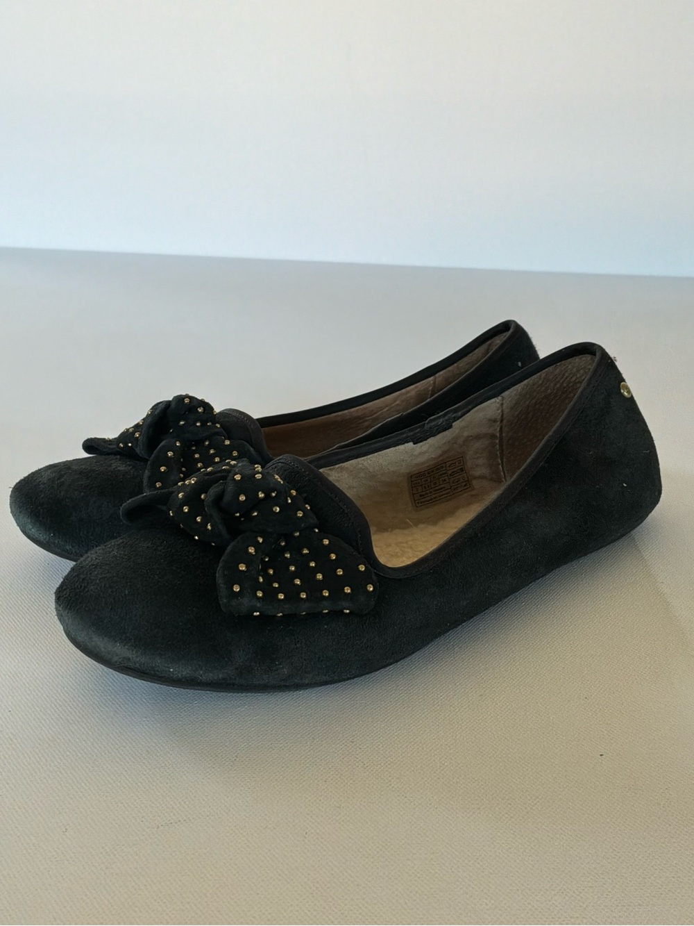 UGG Australia Black Suede Bow Ballet Flats Sheepskin Lined Women’s Size 7